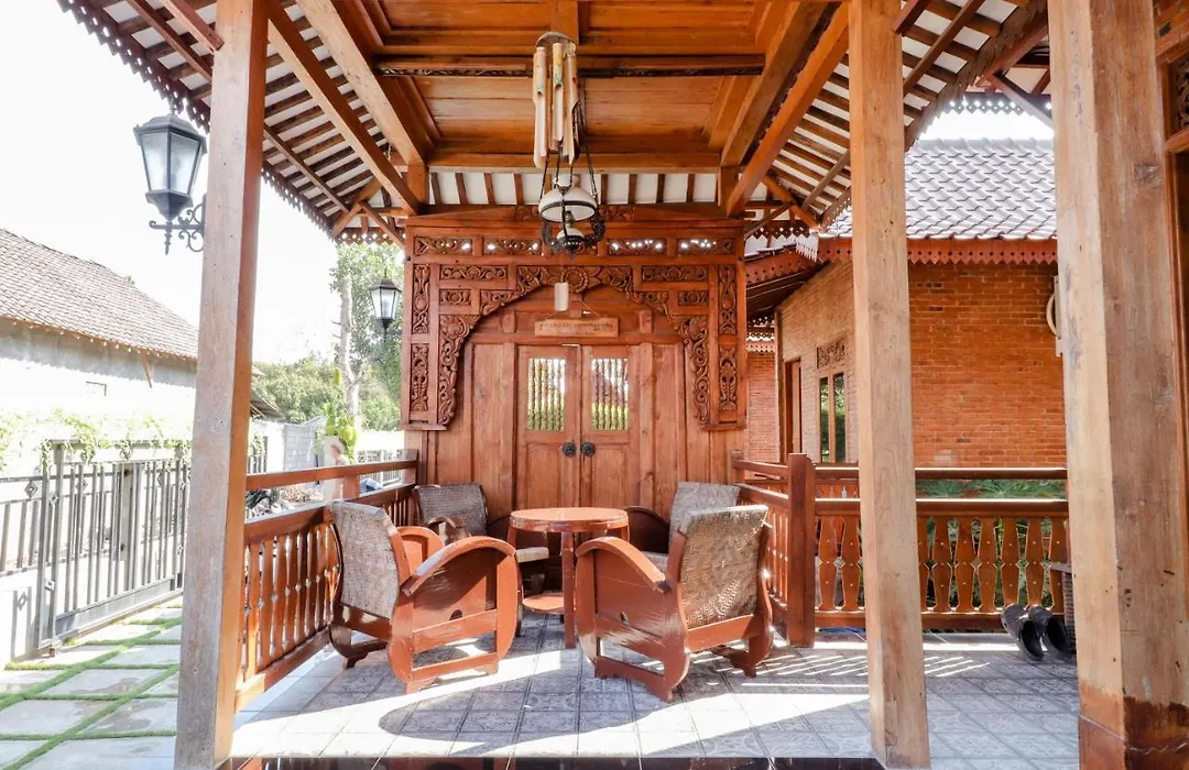 Omah Teras Bata Guesthouse-1